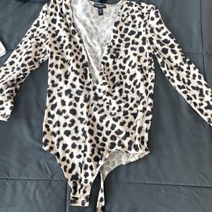 EXPRESS Deep V Leopard Bodysuit! Size XS